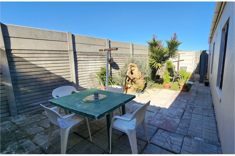 6 Bedroom Property for Sale in Strandfontein Western Cape